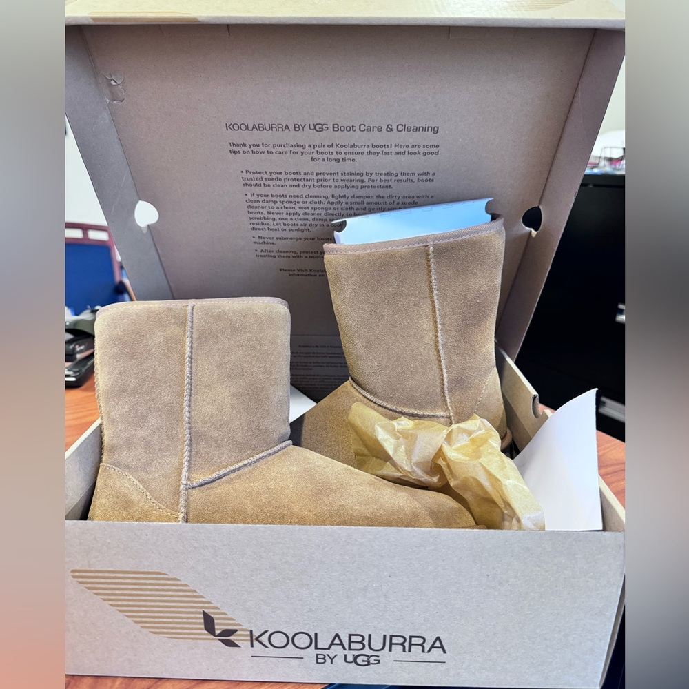 Koolaburra by UGG W KOOLA SHORT boots.  Brand new in box.